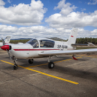 Avionetas estacionadas en la pista del aeródromo de Garray. MARIO TEJEDOR