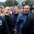 Manifestantes del partido de extrema derecha Alternativa para Alemania (AfD) en Chemnitz.-MARTIN DIVISEK (EFE)