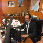 Josep Rull, en su despacho, según su cuenta de Twitter.-EL PERIÓDICO