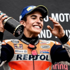 Marc Márquez (Honda) celebra su octava victoria consecutiva en Alemania.-EFE / FILIP SINGER