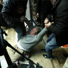 La Policía desaloja al 'camarero del 25-S' de la rueda de prensa de Monedero.-Foto: ATLAS