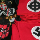 Símbolos nazis y fascistas a la venta.-IRENE SAVIO