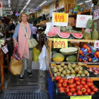 FRUTAS Y VERDURAS La Frutería Moreno en la Via Júlia.-RICARD CUGAT