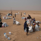 Iraquís que han huído de los combates en los alrededores de Mosul.-HANDOUT / REUTERS