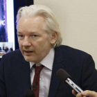 Julian Assange, en la rueda de prensa que ofreció el pasado 19 de junio en la embajada de Ecuador en Londres.-Foto: EFE