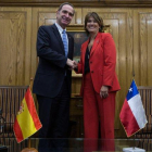 La ministra de Justicia de España, Dolores Delgado se reunió con su homólogo chileno, Hernán Larraín , en Santiago.-EFE
