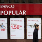 Una oficina del Banco Popular en Barcelona.-EL PERIÓDICO