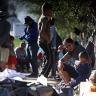 Migrantes permanecen en un albergue de la ciudad de Tijuana. Mexico deporto a 98 migrantes que presuntamente protagonizaron una trifulca al romper un cerco de la Policia Federal en la ciudad de Tijuana con el afan de cruzar la frontera con Estados Unido-ALEJANDRO ZAPATA