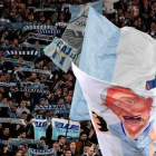 Seguidores del Lazio de Roma.-AFP PHOTO / TIZIANA FABI