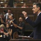 Pedro Sánchez, durante la segunda jornada del debate de investidura, este martes.-DAVID CASTRO
