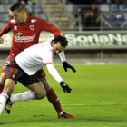 El central del C.D. Numancia, Paco Regalón.-DIEGO MAYOR