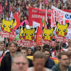 Manifestantes en Alemania contra el TTIP.-BORIS ROESSLER / AFP