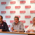 (Izquierda a derecha) Ernesto Angulo, responsable de la Consejería de Fomento del Sector Autonómico de la FSC-CCOO CyL; Juan Carlos de la Rosa, responsable del sector autonómico de la FSC-CCOO CyL; y Fernando Nieto, responsable del sector autonómico de la-Ical