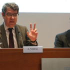 El ministro de Energía Álvaro Nadal y el presidente de Endesa Borja Prado en el foro sobre transición energética.-ELISENDA PONS
