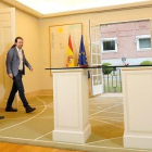 El presidente del Gobierno, Pedro Sánchez, y el líder de Unidas Podemos, Pablo Iglesias, el pasado octubre, cuando firmaron el acuerdo de Presupuestos.-JOSÉ LUIS ROCA