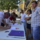 Recogida de firmas del comité ayer en Soria. / A. M. -