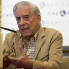 Mario Vargas Llosa, en la presentación del libro Conversación en Princeton.-JUAN MANUEL PRATS