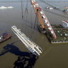 Vista aérea de la operación de rescate del barco naufragado en el río Yangtsé.-Foto: REUTERS / CHINA STRINGER NETWORK