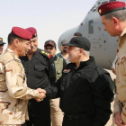 El primer ministro iraquí, Haider Al Abadi, felicita a las tropas.-AFP