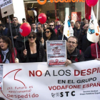 Protesta de trabajadores de Vodafone en Barcelona por el ERE registrado por la empresa.-SÍLVIA CORTADA BALLÚS