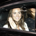 Kate Middleton en el coche, a la salida de la residencia real en Londres.-REUTERS