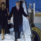 Trump y Melania llegan a Orly-EFE/ IAN LANGSDON
