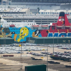 El crucero de Piolín atracado en el puerto de Barcelona. /-JOAN PUIG
