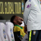 Neymar se retiró lesionado a los 17 minutos del primer tiempo en el amistoso entre su selección contra Qatar.-REUTERS