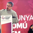 Xavier Domènech, en un mitin en Sant Adrià del Besós, con Pablo Iglesias.-RICARD CUGAT