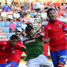 Nagore, Orbaiz y Juanjo en una jugada del choque de ayer. / U. Sierra-