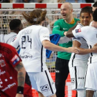 Los jugadores del PSG celebran el pase a la final, en Colonia.-AFP / INA FASSBENDER
