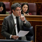 El ministro de Energía, Álvaro Nadal, en una sesión de control del Gobierno en el Congreso de los diputados.-JUAN MANUEL PRATS (EL PERIÓDICO)