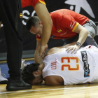 Llull se duele en el suelo después de lesionarse ante Bélgica-CRISTÓBAL GARCÍA (EFE)