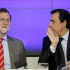 Mariano Rajoy y el coordinador del PP, Fernando Martínez-Maillo este lunes en el Comité Ejecutivo del PP.-JOSE LUIS ROCA