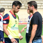 Munir y Palacios charlan en el anexo de Los Pajaritos a la finalización del entrenamiento de ayer.-Álvaro Martínez