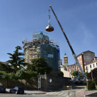 Colocación de la cúpula en la ermita de Jesús.-VALENTÍN GUISANDE