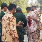 Un soldado herido durante un tiroteo en un desfile militar en Irán.-EL PERIÓDICO