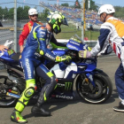 Valentino Rossi (Yamaha) ha llegado a perder hoy la cadena de su M1. /-EMILIO PÉREZ DE ROZAS