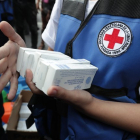 Se entregaron kits con antibióticos y medicamentos quirúrgicos para el tratamiento de 10.000 personas.-EFE