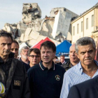 El primer ministro italiano, Giuseppe Conte, visita la zona del siniestro, este martes.-FEDERICO SCOPPA
