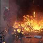 Imagen de los graves disturgios en los Campos Elíseos de París el pasado sábado.-EFE / YOAN VALAT