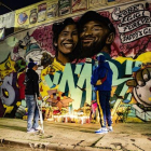 Un grafiti recuerda a Kobe Bryant y a su hija en una calle de Los Ángeles.-EFE / EPA / ETIENNE LAURENT