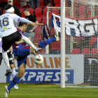 El Numancia sigue a seis puntos de la promoción tras la derrota en Huesca. / ÁREA 11-