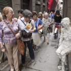 Turistas del Imserso por las calles de Barcelona.-ARCHIVO / JOAN PUIG