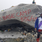 Jaime Monge felicita al CD Numancia por el ascenso desde el campo base del Everest.