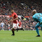 Rashford marca para el Manchester United tras un clamoroso error del portero del Reading.-AFP / OLI SCARFF