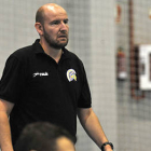 El entrenador del Aranga, Fernando Sánchez, en un partido. / DIEGO MAYOR-