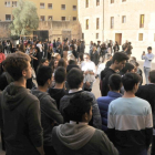 Alumnos en el patio del instituto Antonio Machado.-VALENTÍN GUISANDE