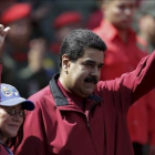 Nicolás Maduro con su esposa en Caracas.-REUTERS/ MARCO BELLO