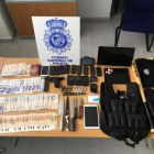 Dinero y armas incautados a la banda en Marbella.-POLICÍA NACIONAL
